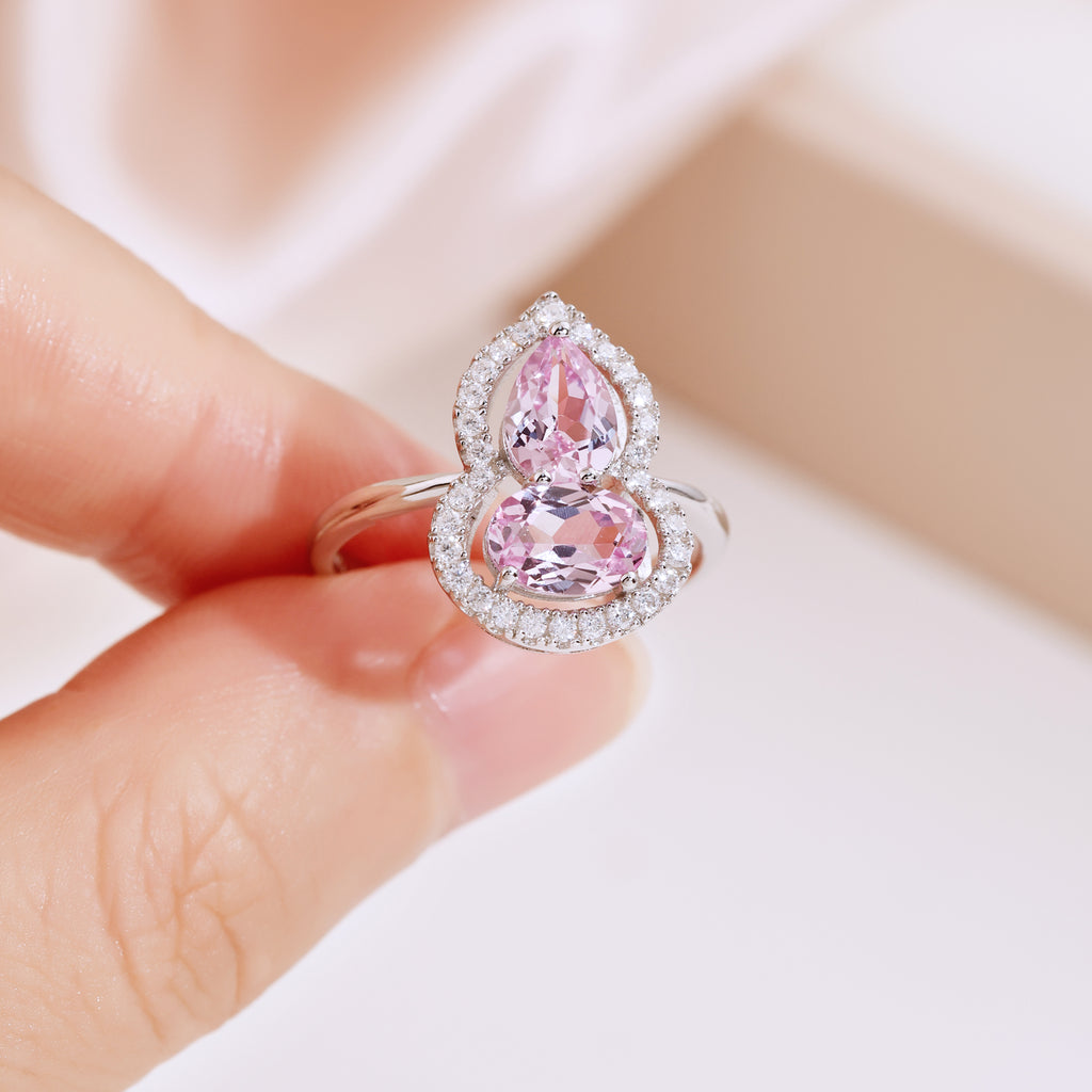 Bague sertie de pierres en forme de gourde avec halo complet