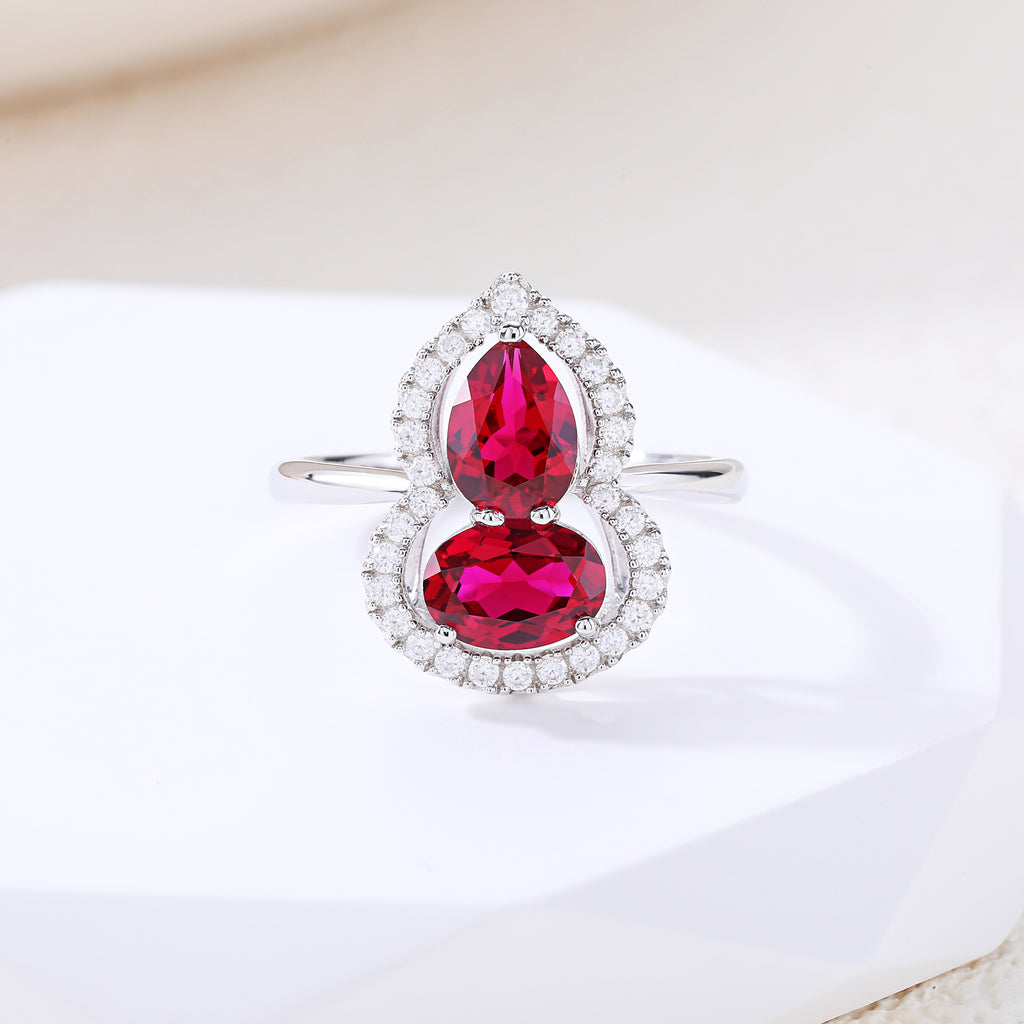 Bague sertie de pierres en forme de gourde avec halo complet