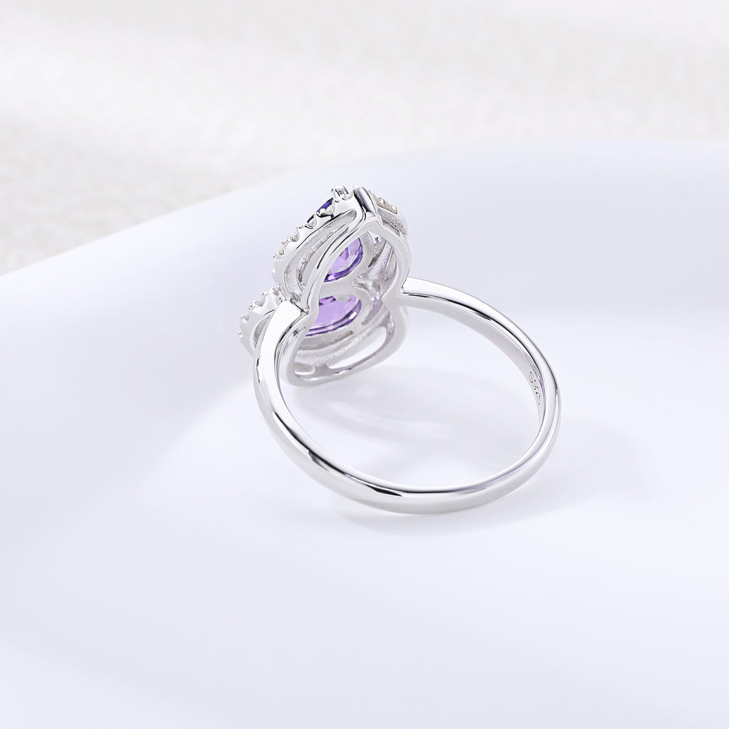 Bague sertie de pierres en forme de gourde avec halo complet