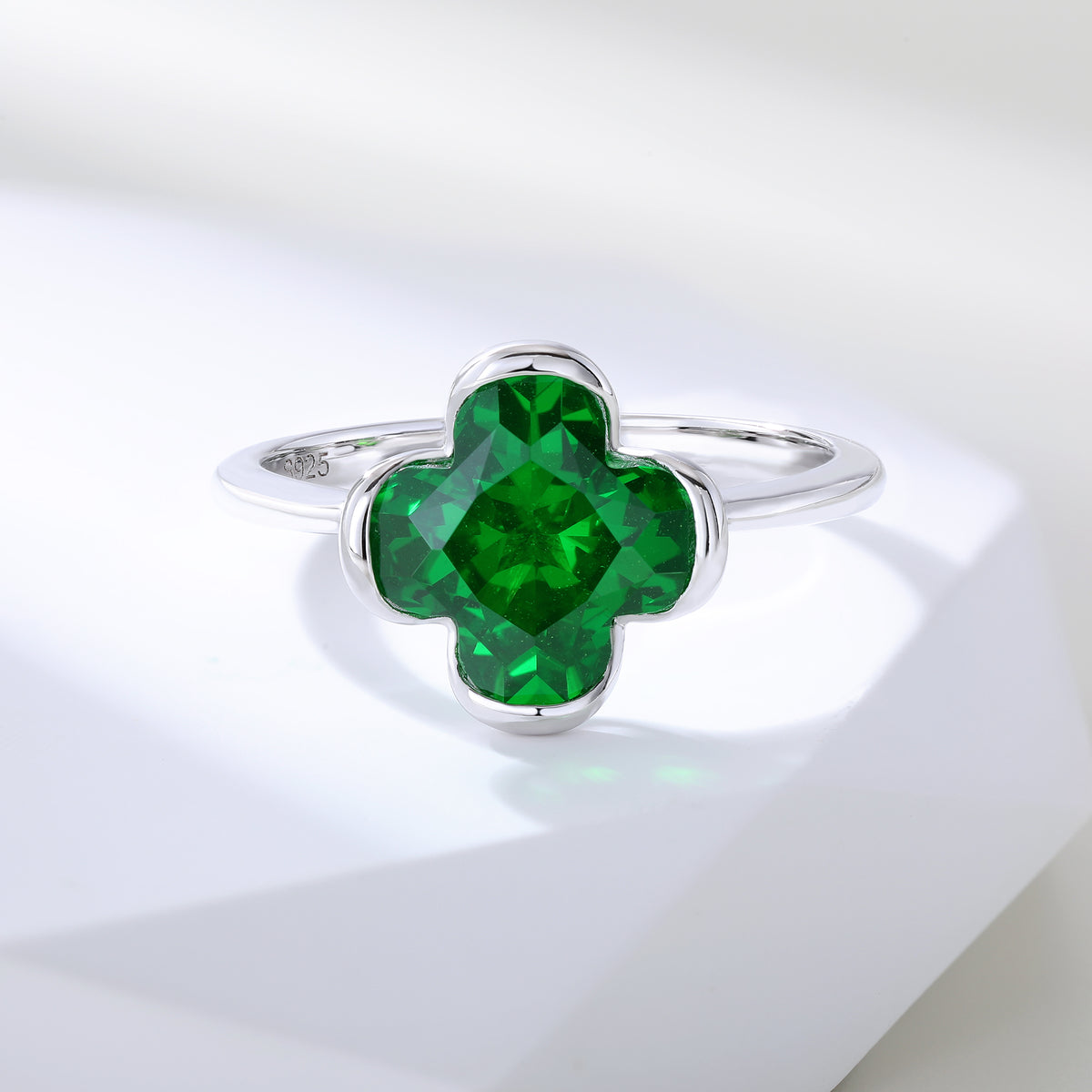 Four‑Leaf‑Clover Green Moissanite Ring