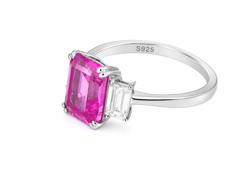 Bague trois pierres avec pierre taille émeraude