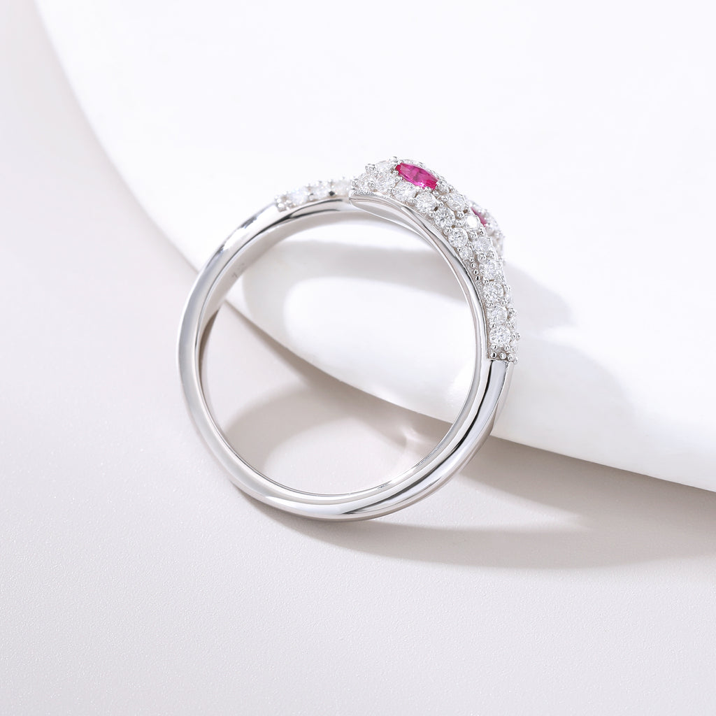 Bague ouverte à tête de serpent double pavée