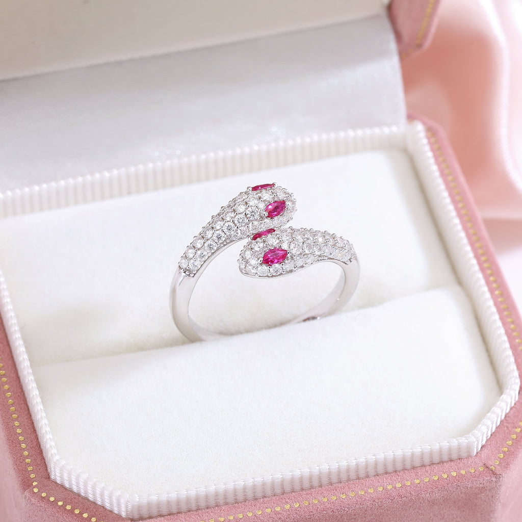Bague ouverte à tête de serpent double pavée