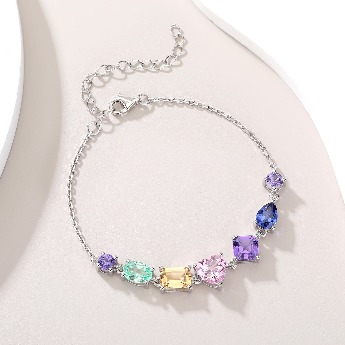 Bracelet arc-en-ciel à pierres précieuses multi-formes
